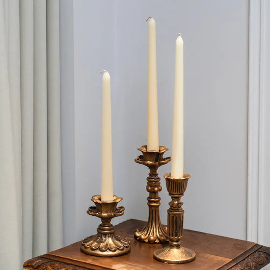 Trilogie de bougeoirs dorés – composition harmonieuse