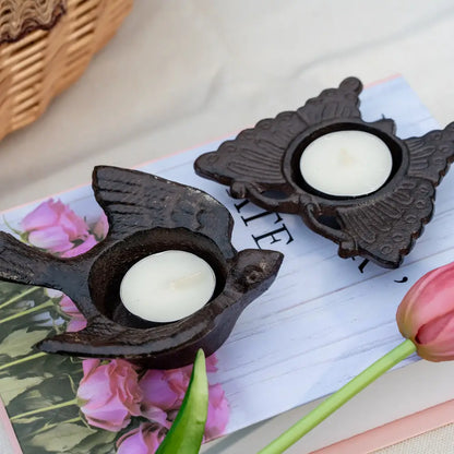 Ancien bougeoir métal décoratif au style vieilli romantique