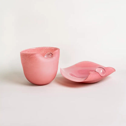 Vase déco design coupelle ondulée en verre rose, style artisanal moderne