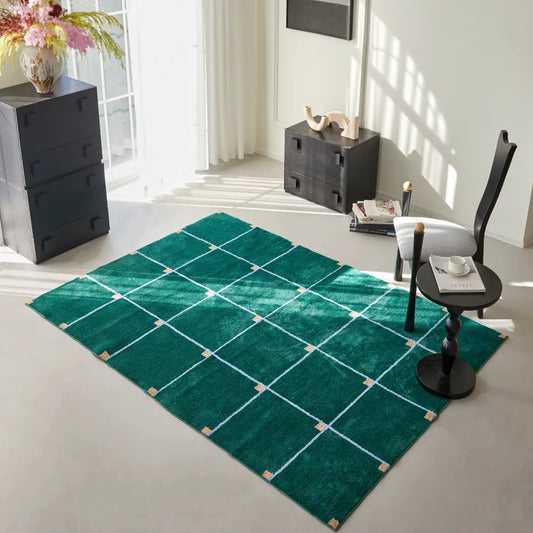 Grand tapis à carreaux vert sous une table d’appoint noire, parfait pour structurer un coin lecture.