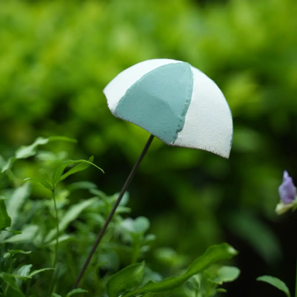 Décoration pot de fleur vintage chic en métal patiné