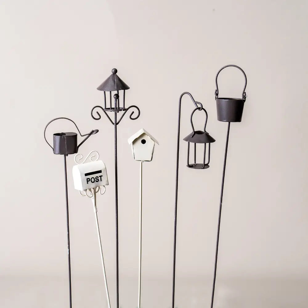 Decoration pot de fleurs – Lot de 2 piques décoratives pour jardinière avec différents motifs.