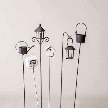 Decoration pot de fleurs – Lot de 2 piques décoratives pour jardinière avec différents motifs.