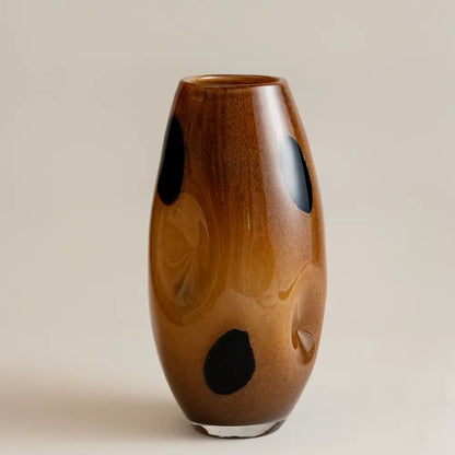 Grand vase décoratif en verre soufflé ambre avec taches noires élégantes