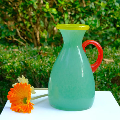 Mini vase design Kolviva, objet décoratif pour table ou étagère.