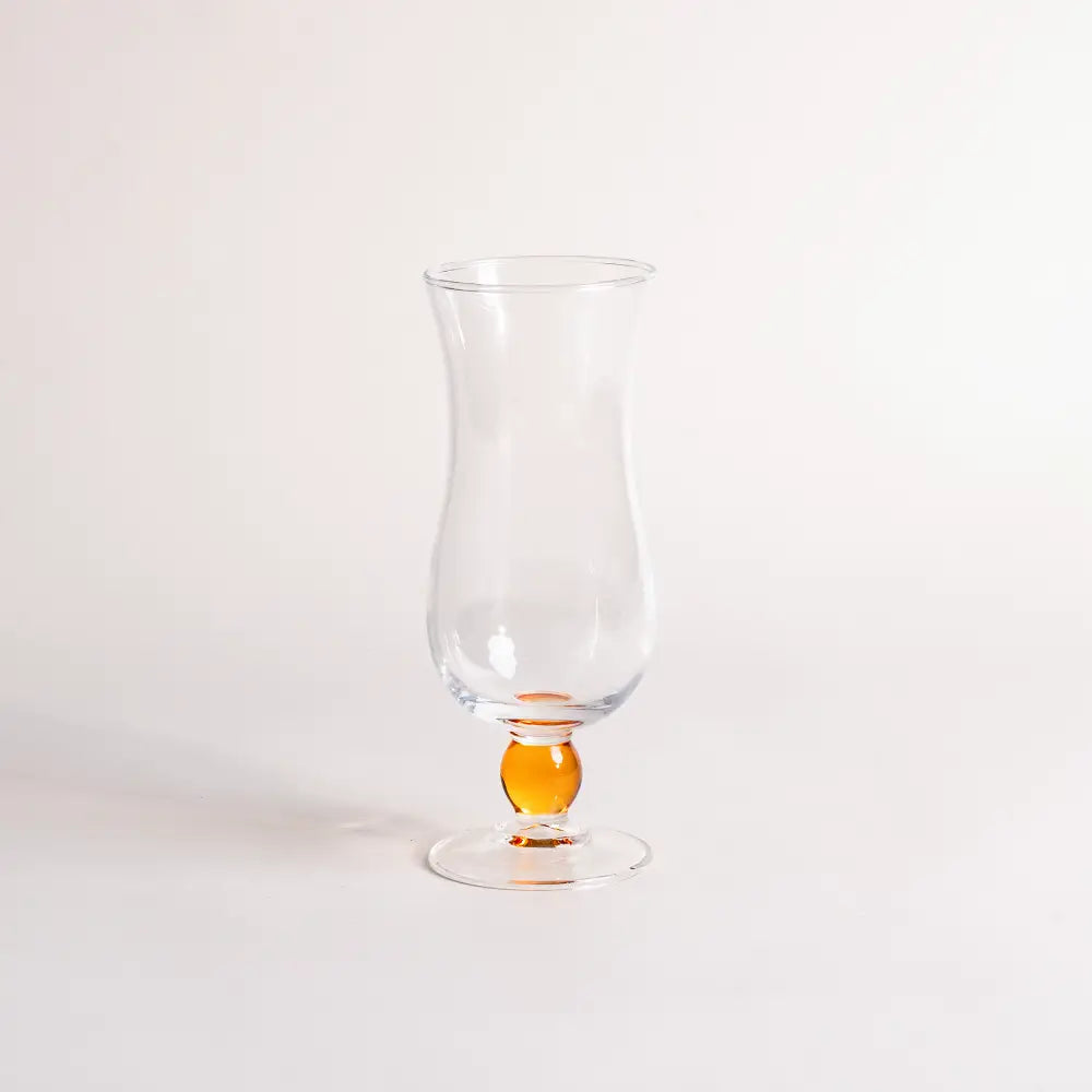 Verres à cocktail élégant avec base ronde et stable en verre transparent