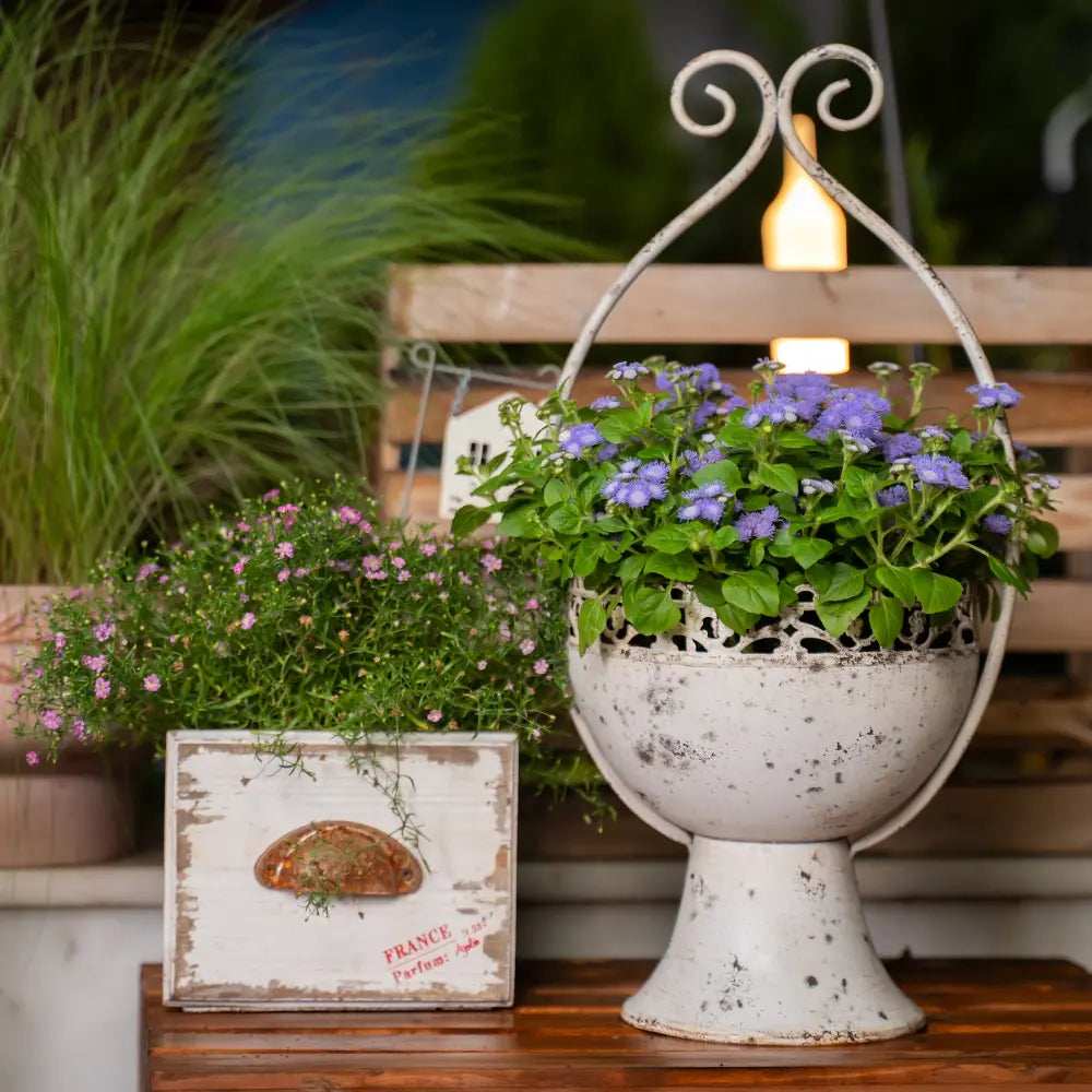 Pot de fleur blanc style champêtre en métal patiné