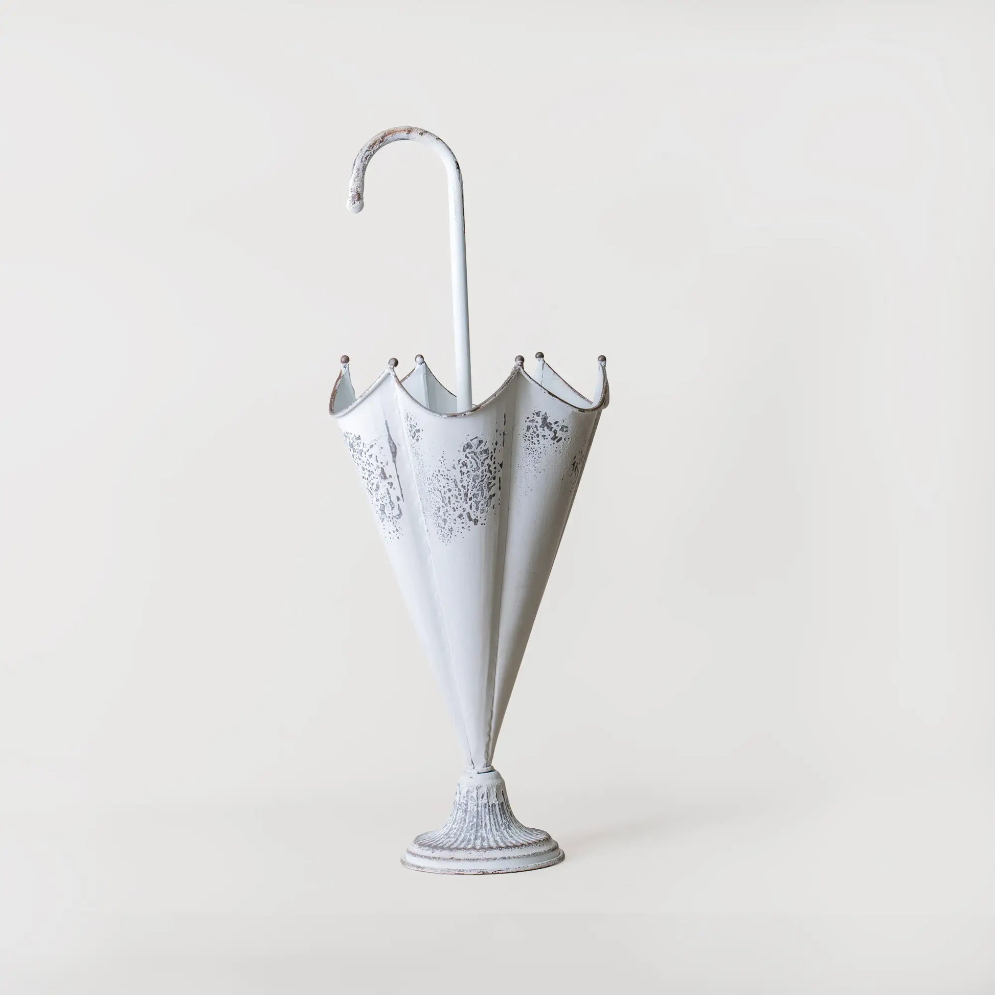 pots de fleur en métal blanc forme parapluie