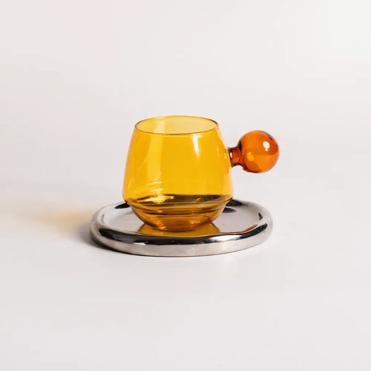 Verre à eau design contemporain accompagné d’une coupelle chic