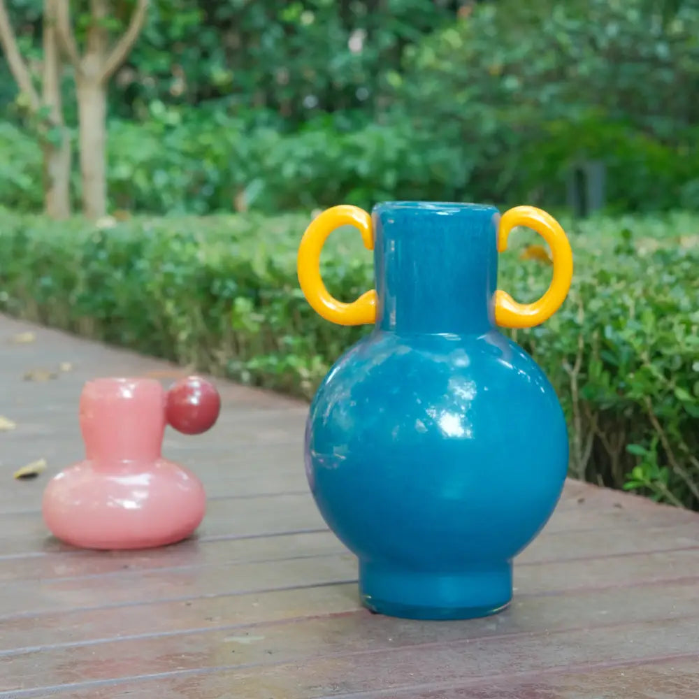 Vase déco amphore soufflé à la main, pièce artisanale signée Kolviva.