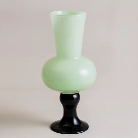 Vase coloré Royal Echo vert menthe sur pied noir laqué