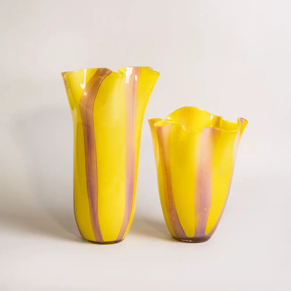 vase rayures jaune en verre soufflé avec bandes lilas, deux hauteurs disponibles – Rubans Pastel
