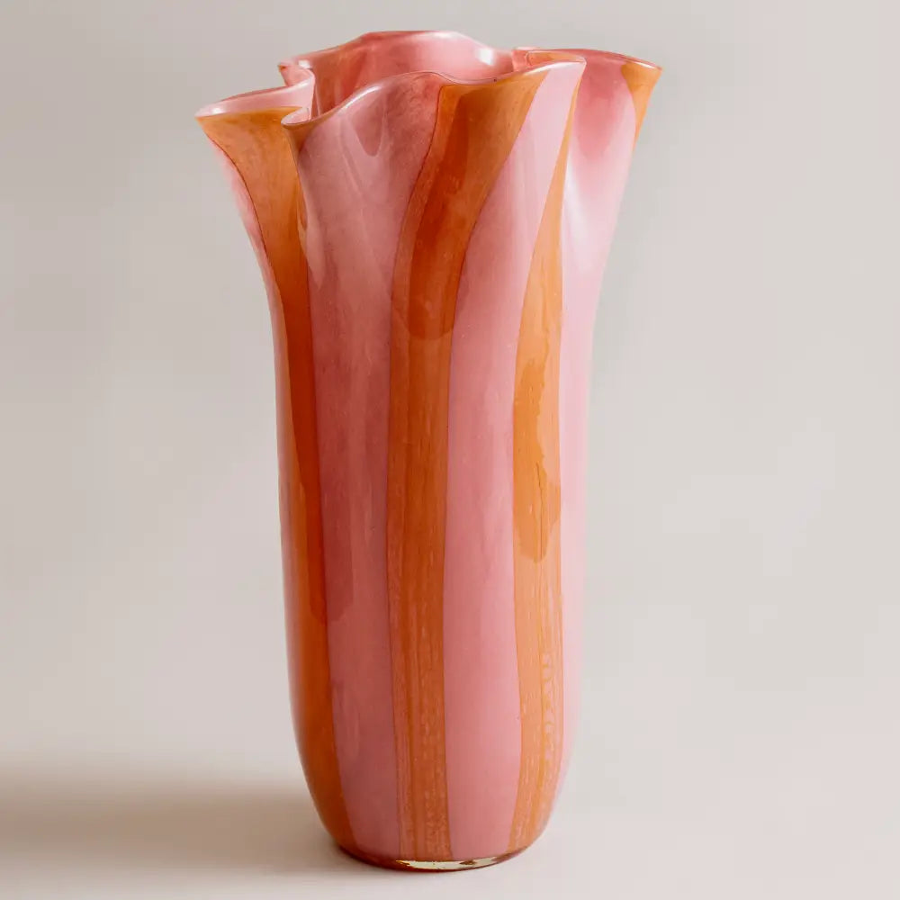 Vase design – Rubans Pastel Rose en verre soufflé featuring pink and orange swirls in two heights.
