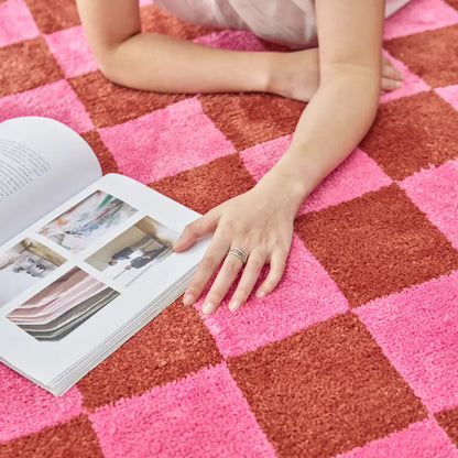 tapis à carreaux rose polyester