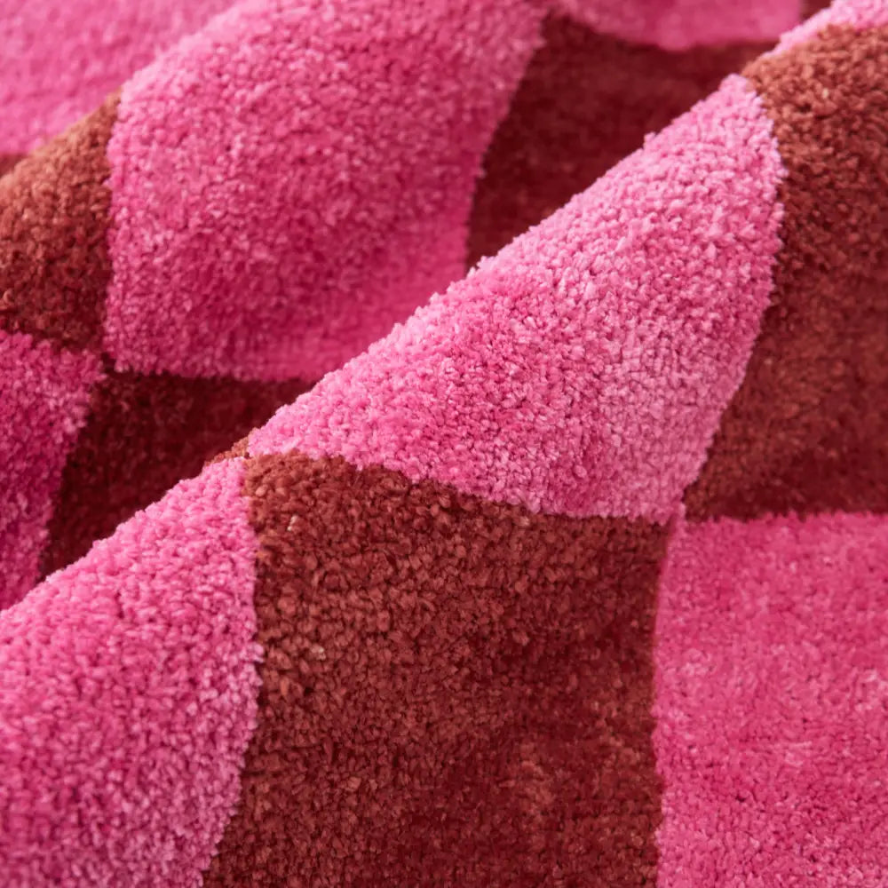 tapis à carreaux rose lavable
