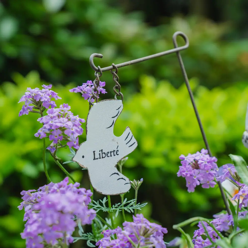 Décoration de pot de fleurs vintage en métal patiné, style rétro pour jardin.