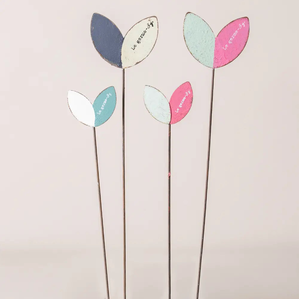 Décoration de pot de fleurs en céramique peinte à la main, motifs floraux colorés.