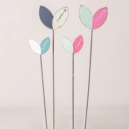 Décoration de pot de fleurs en céramique peinte à la main, motifs floraux colorés.